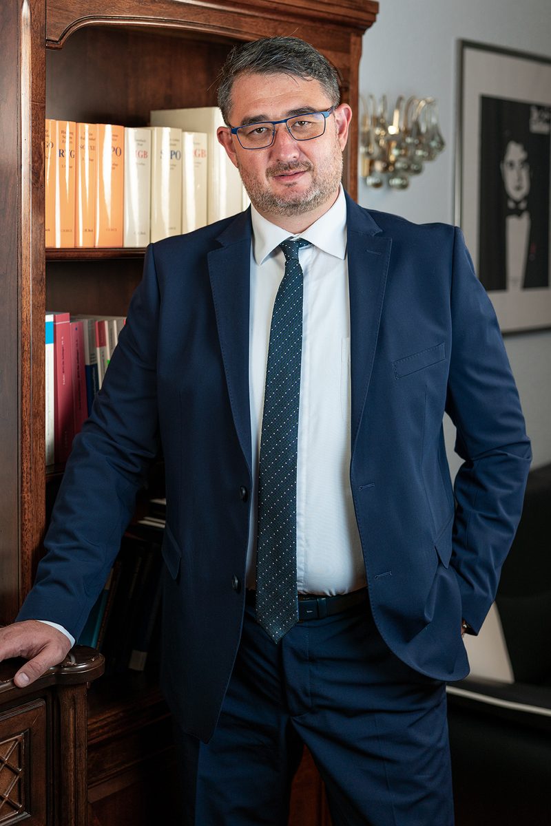 Сергей Этингер — немецкий адвокат (Rechtsanwalt)